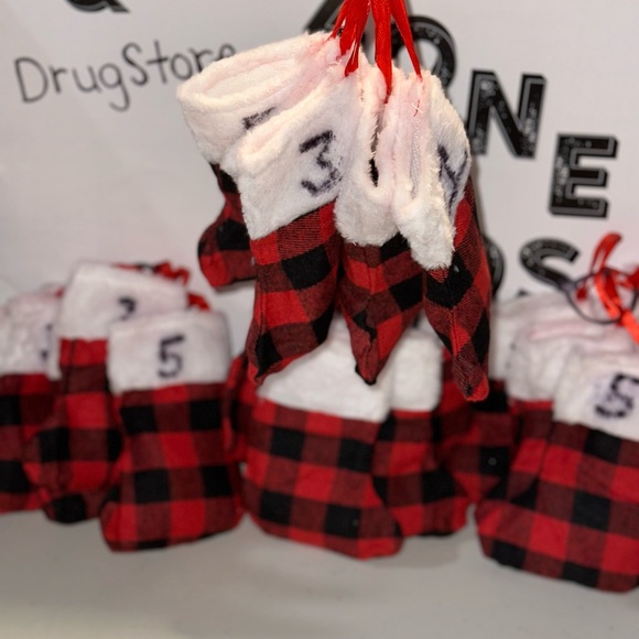 Mini Stockings with Makeup and candy surprises! Read description for details - Picture 5 of 5